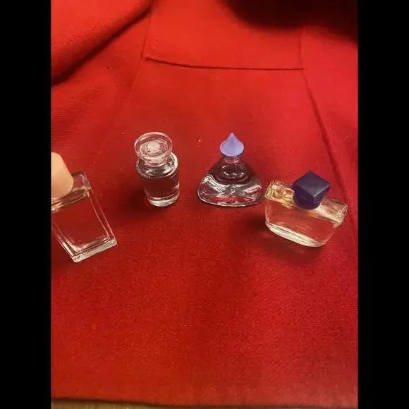 NWT - Lovely Make up Bag with 4 Bottles of Perfume - Picture 2 of 5